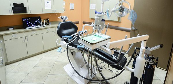 A view of our dental chair equipped with all the dental tools dentists need to clean patient's teeth